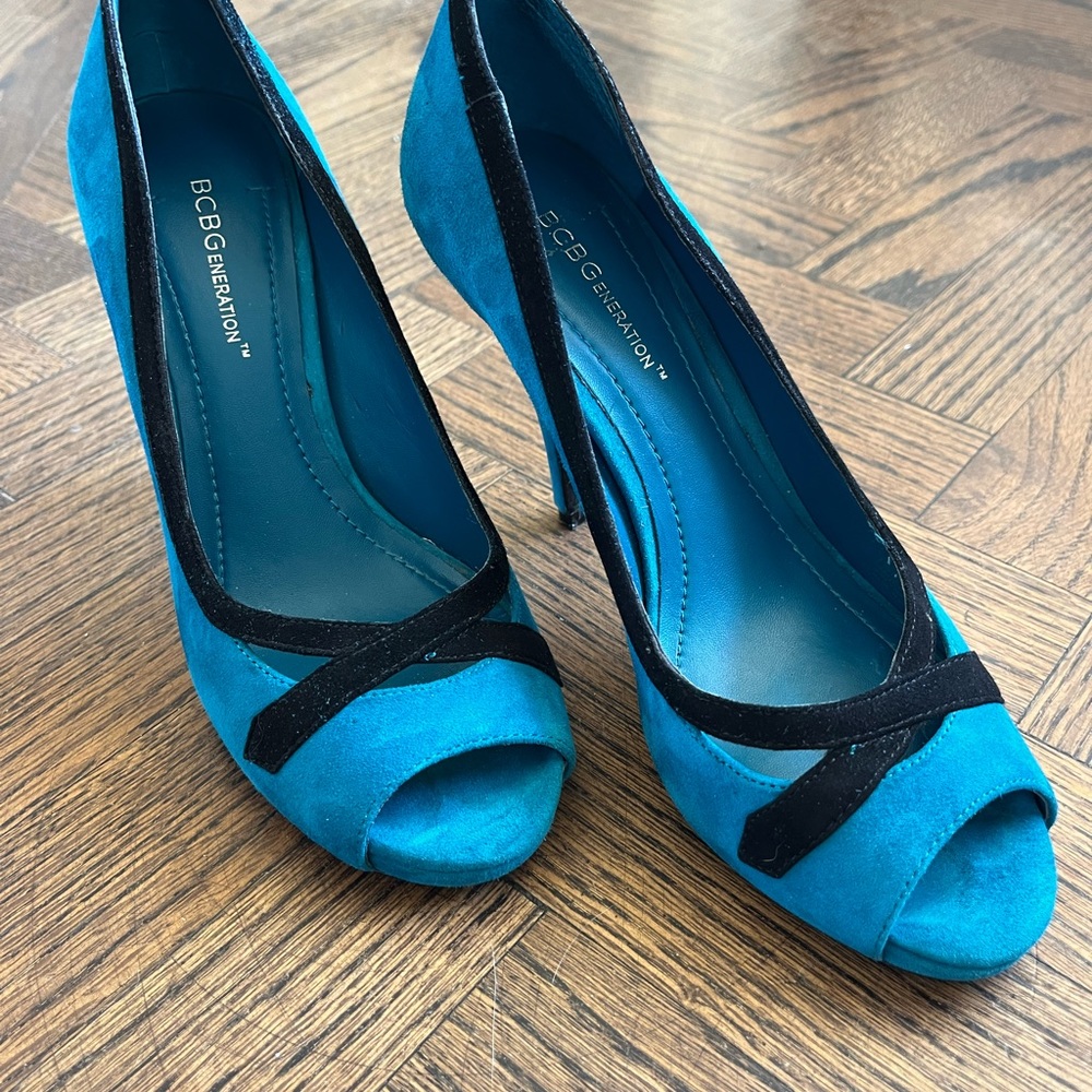 BCBG Turquuise and Bkack Suede Heels